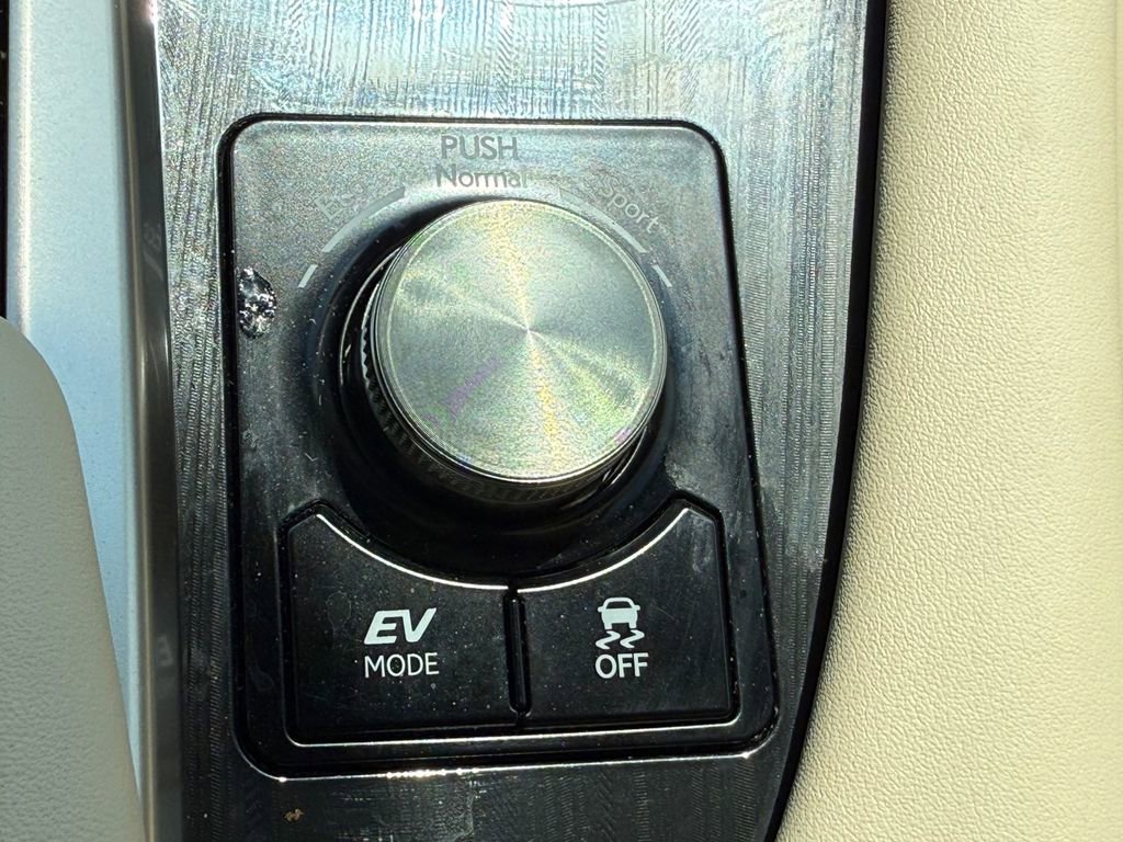 Used 2022 Lexus RX 450h AWD image 22