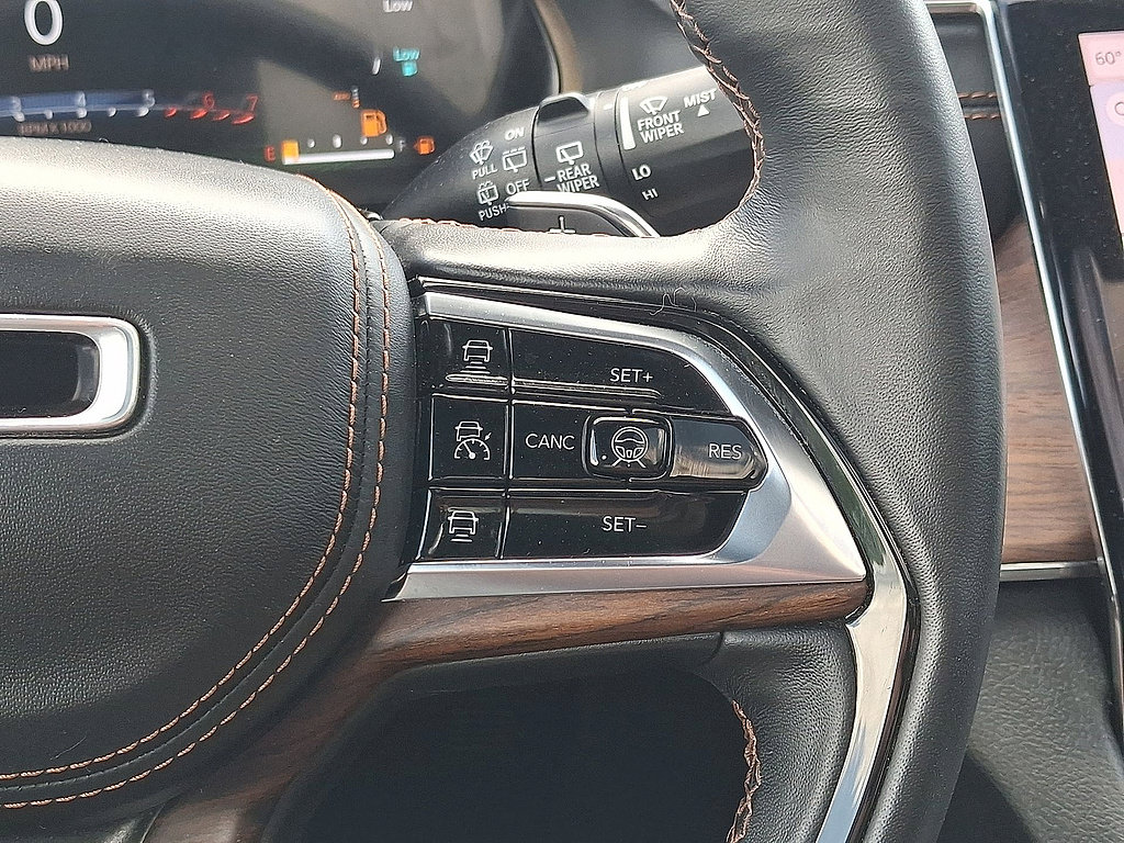 Used 2023 Jeep Grand Cherokee Summit AWD/4WD image 18