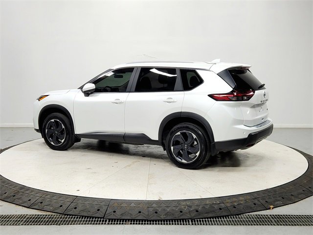 Used 2024 Nissan Rogue SV w/ SV Premium Package image 5