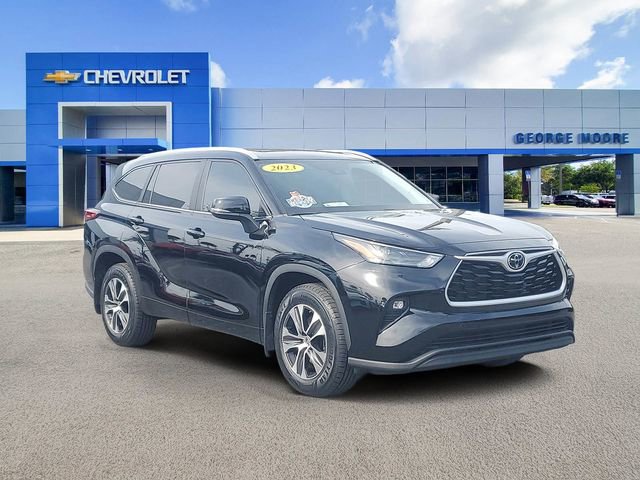 Used 2023 Toyota Highlander LE
