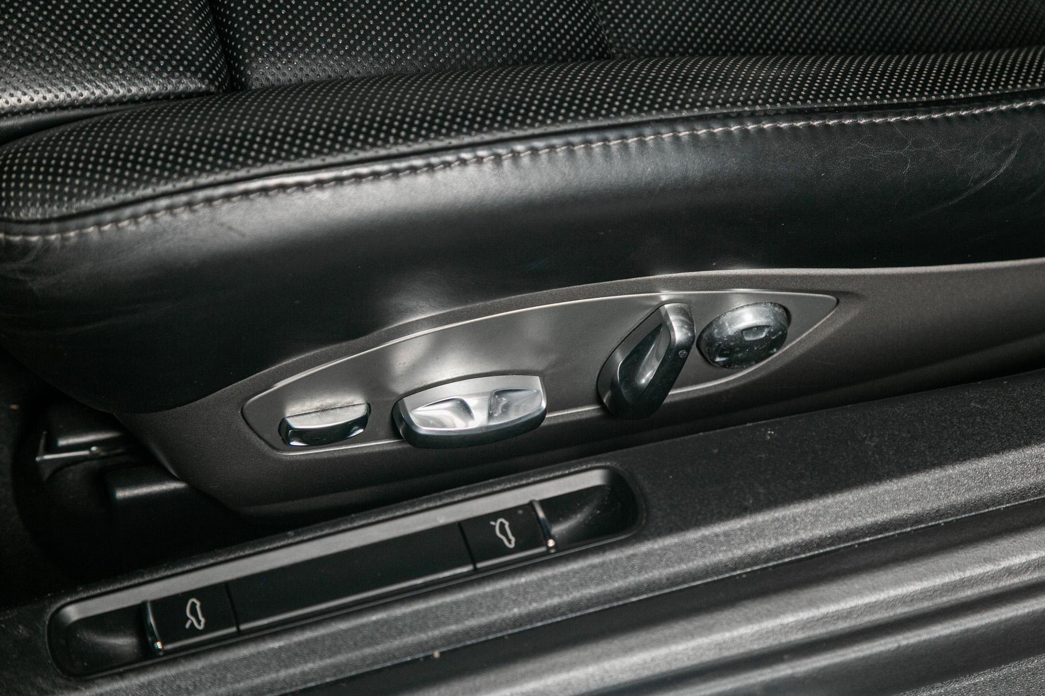 Used 2015 Porsche 911 Turbo image 19