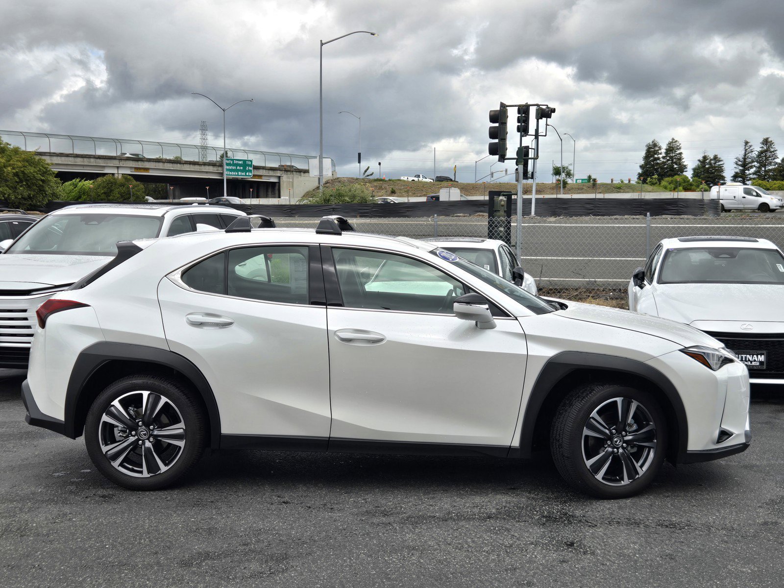 Certified 2025 Lexus UX 300h FWD w/ Accessory Package (Z2) image 3