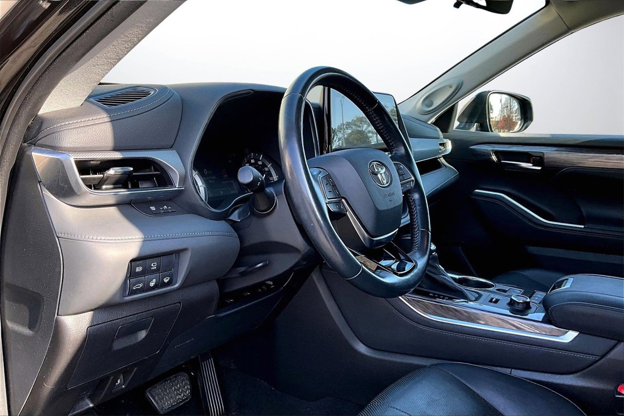 Used 2021 Toyota Highlander Platinum image 19