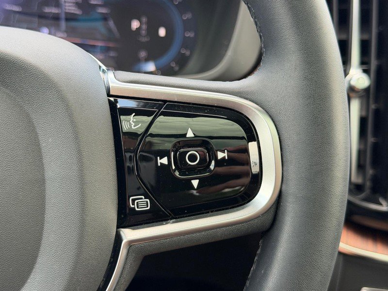 Certified 2023 Volvo XC60 B5 Plus w/ Climate Package FWD image 20