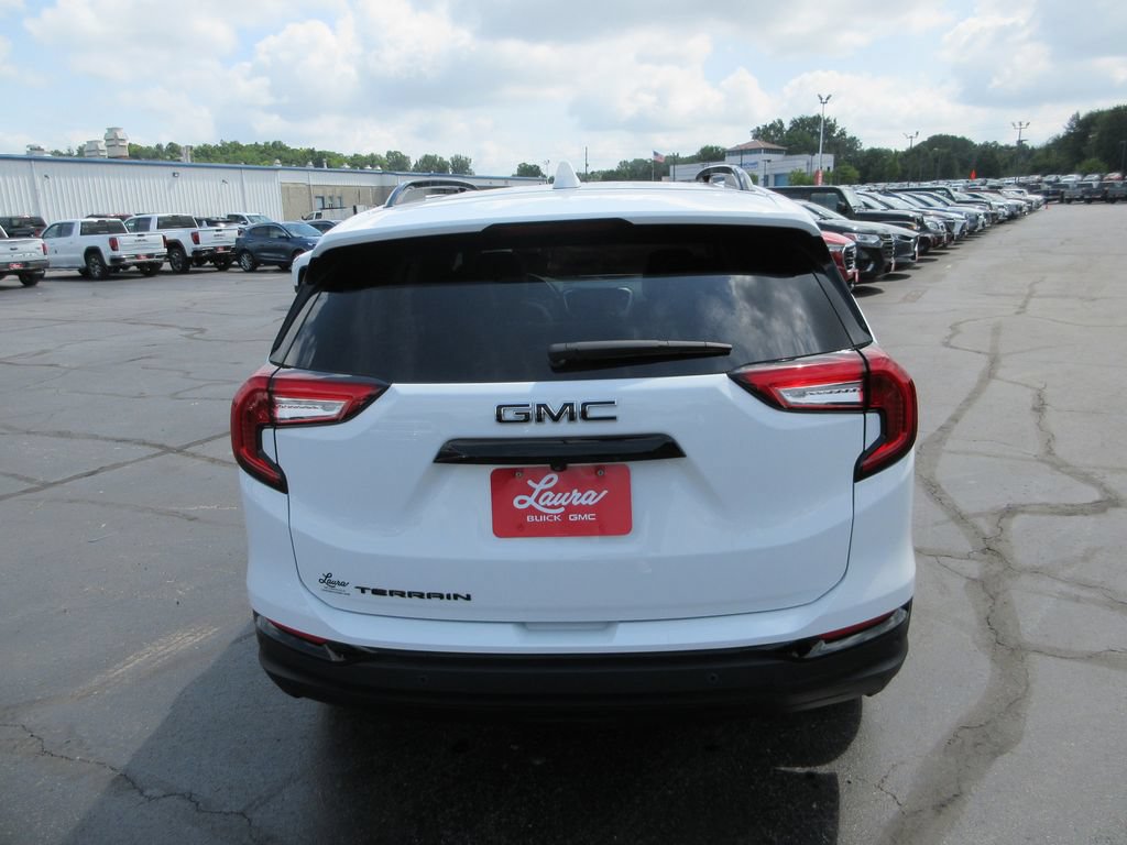Certified 2024 GMC Terrain SLT w/ Infotainment Package II FWD image 7