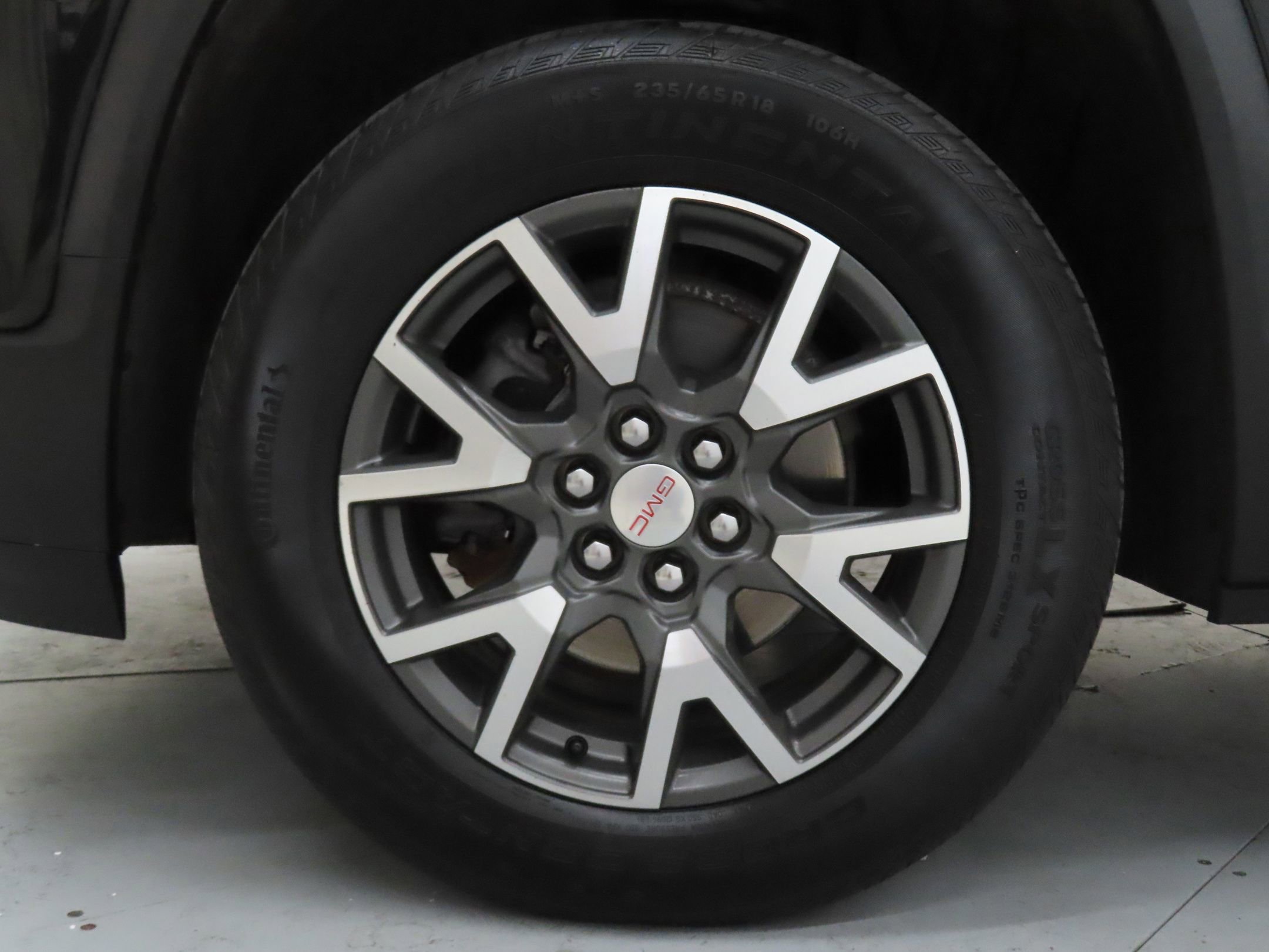 Used 2023 GMC Acadia SLE w/ Driver Convenience Package image 28