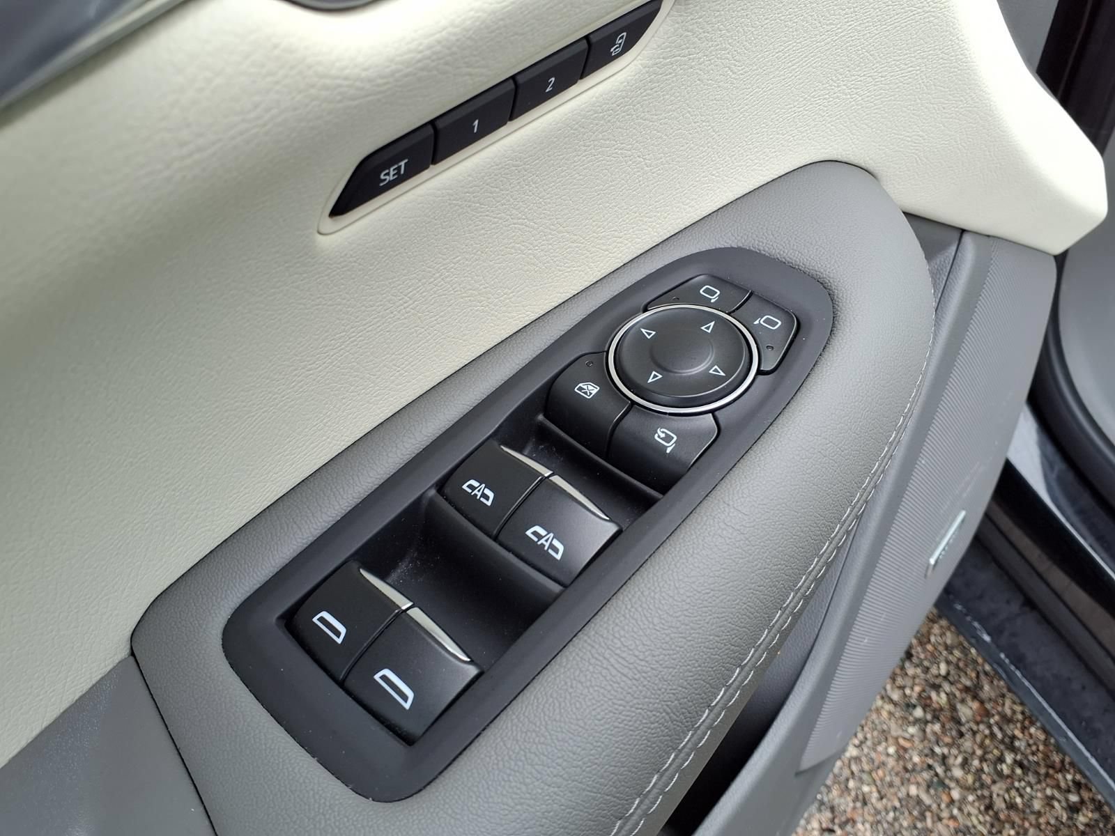 Used 2024 Cadillac XT5 Premium Luxury w/ LPO, Floor Liner Package FWD image 15