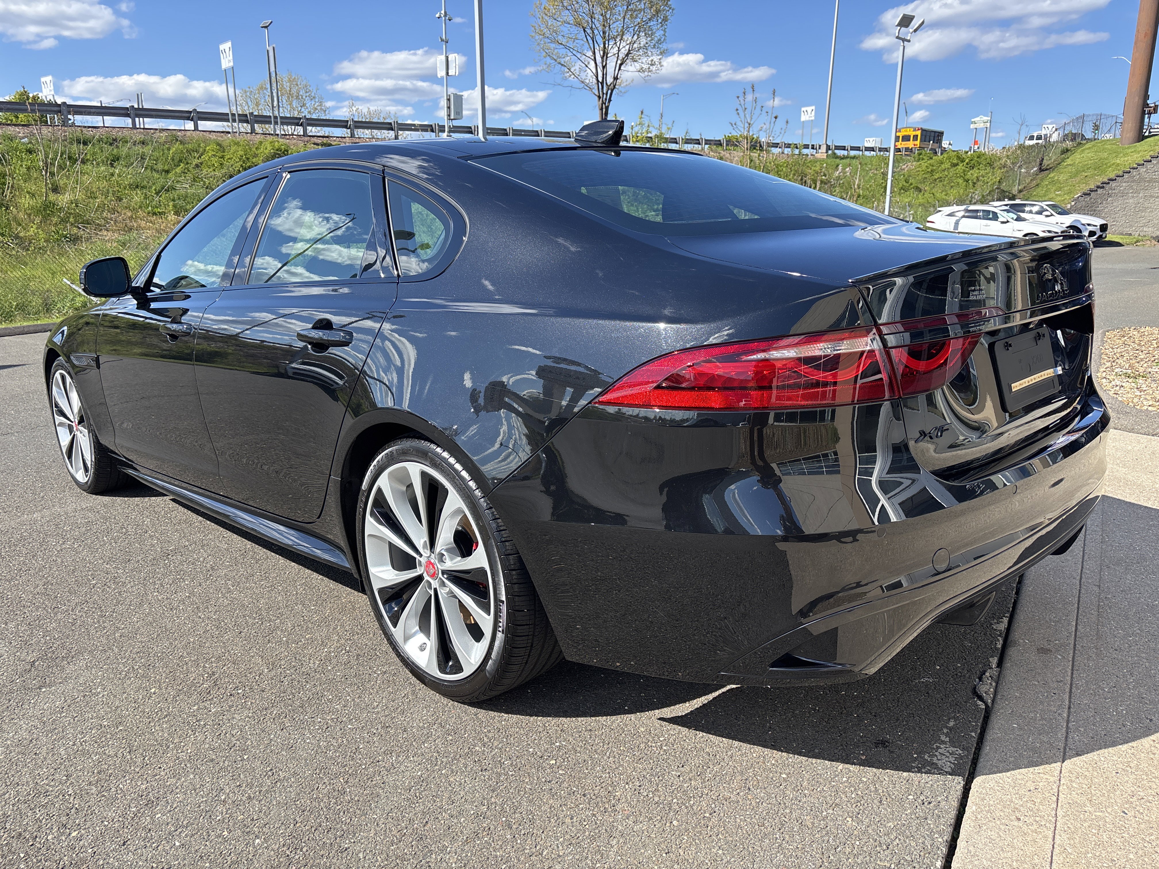 Used 2022 Jaguar XF R-Dynamic SE AWD/4WD image 4