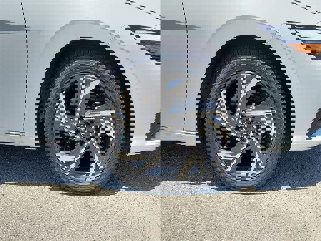 New 2025 Hyundai Elantra SEL image 5