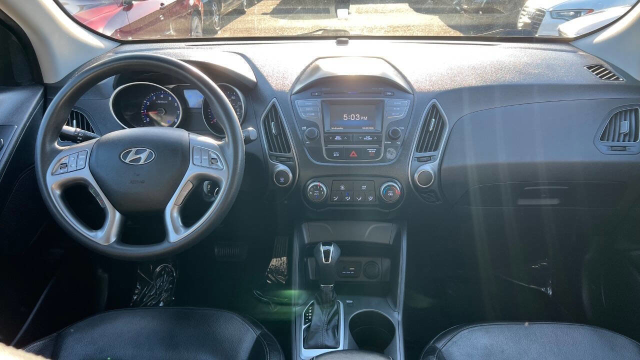 Used 2015 Hyundai Tucson GLS w/ Option Group 02 FWD image 9