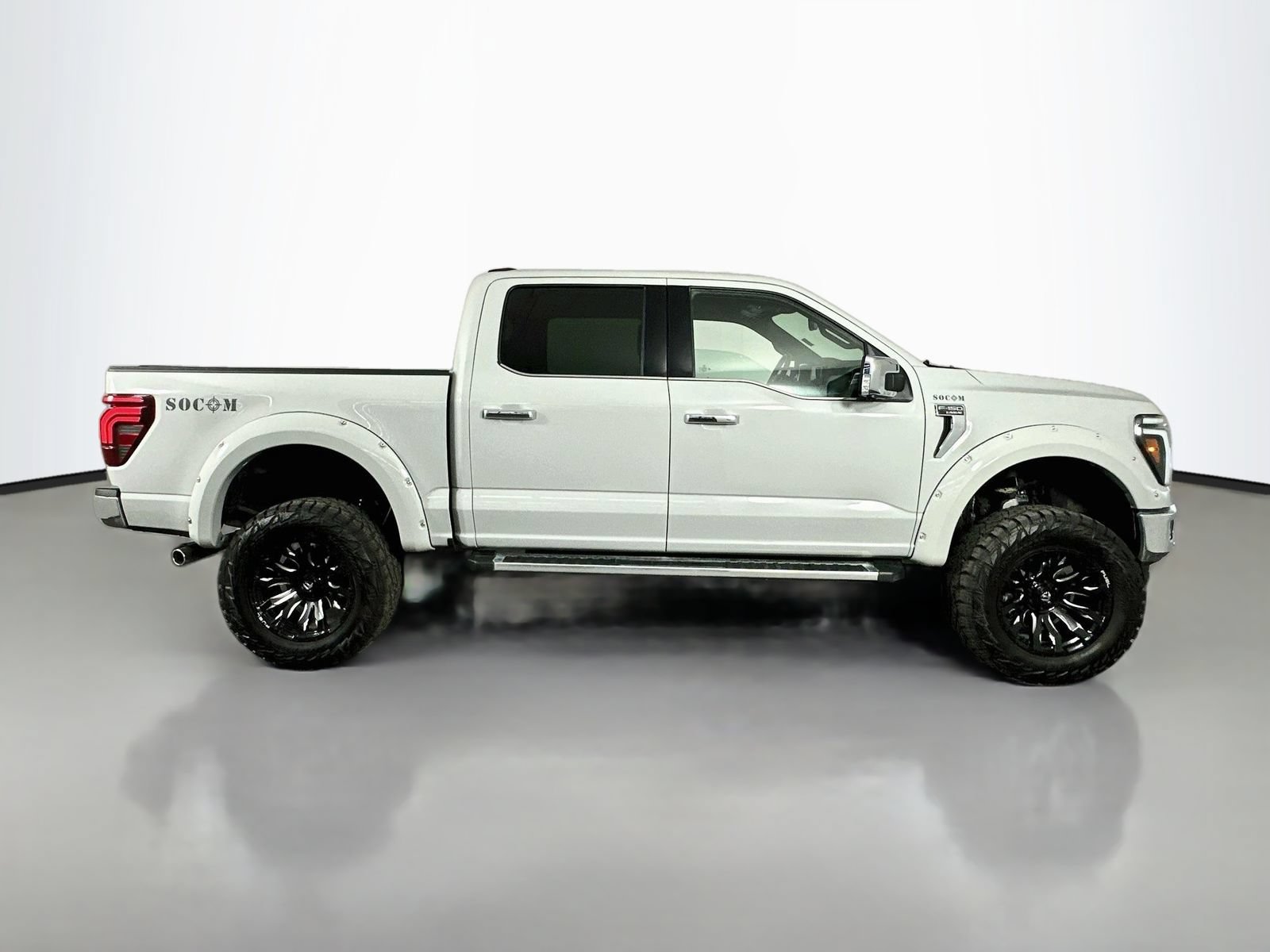 Used 2024 Ford F150 Lariat w/ Tow/Haul Package AWD/4WD image 9