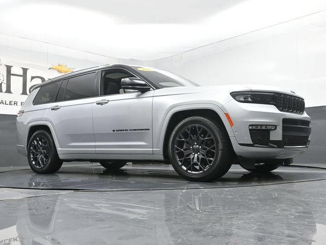 Used 2023 Jeep Grand Cherokee L Summit AWD/4WD image 2