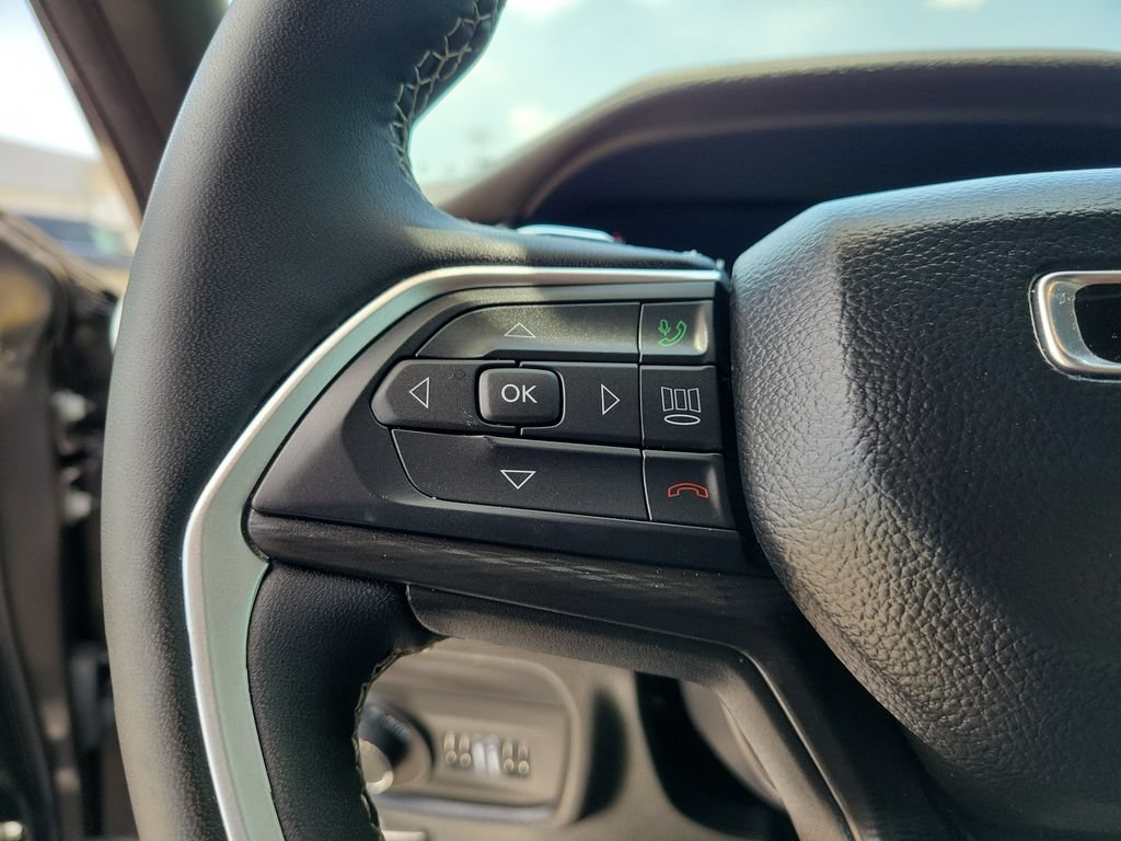 Used 2025 Jeep Grand Cherokee Laredo X RWD image 16