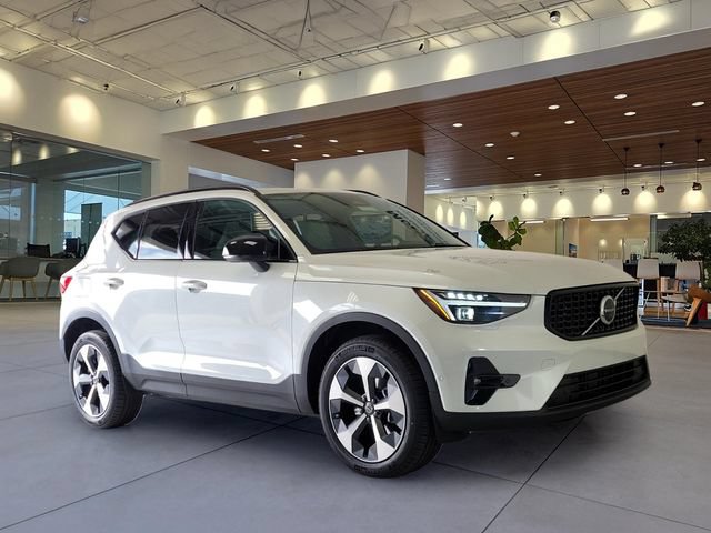 New 2026 Volvo XC40 B5 Plus w/ Protection Package Premier AWD/4WD image 4