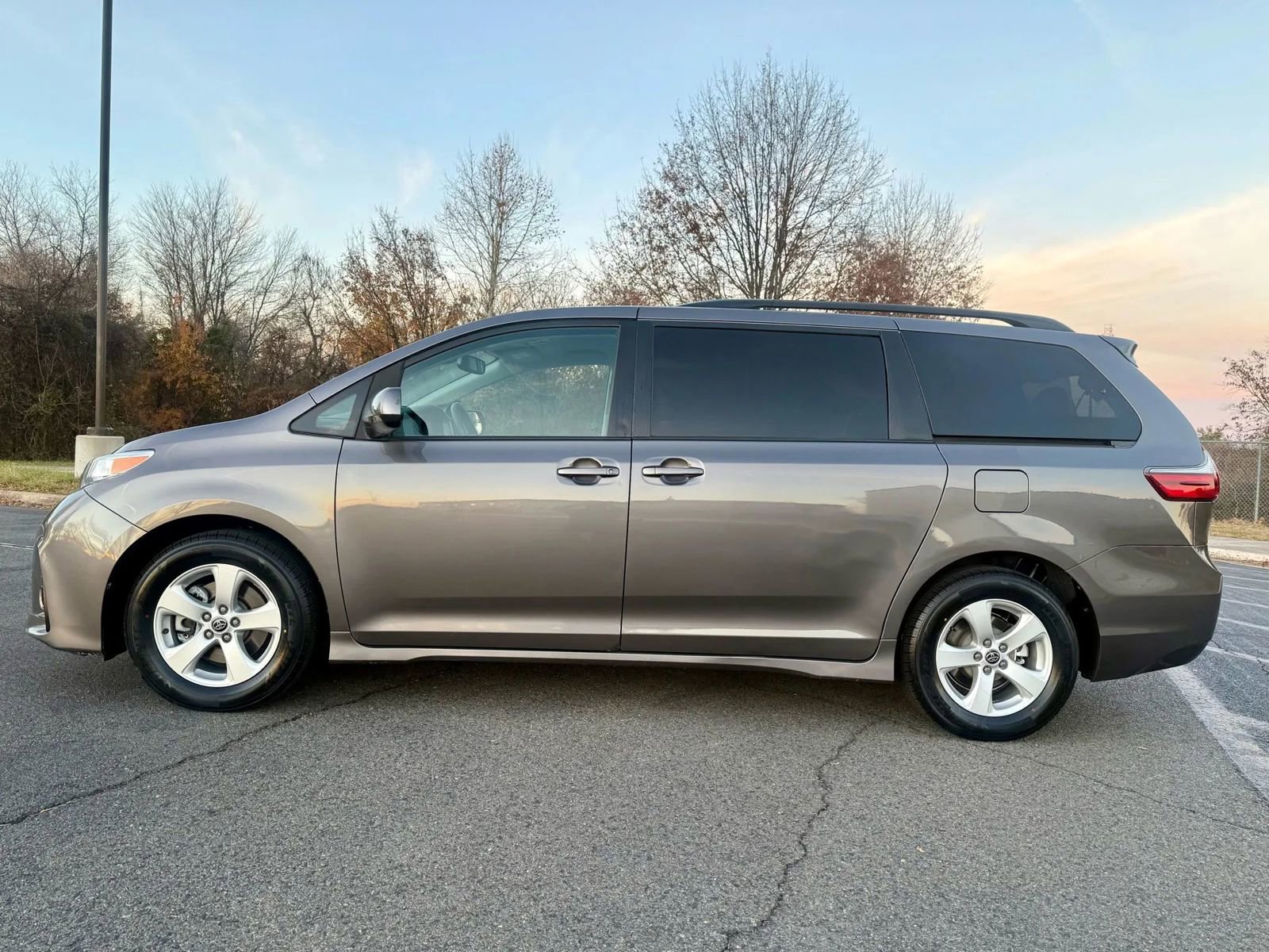 Used 2020 Toyota Sienna LE image 5