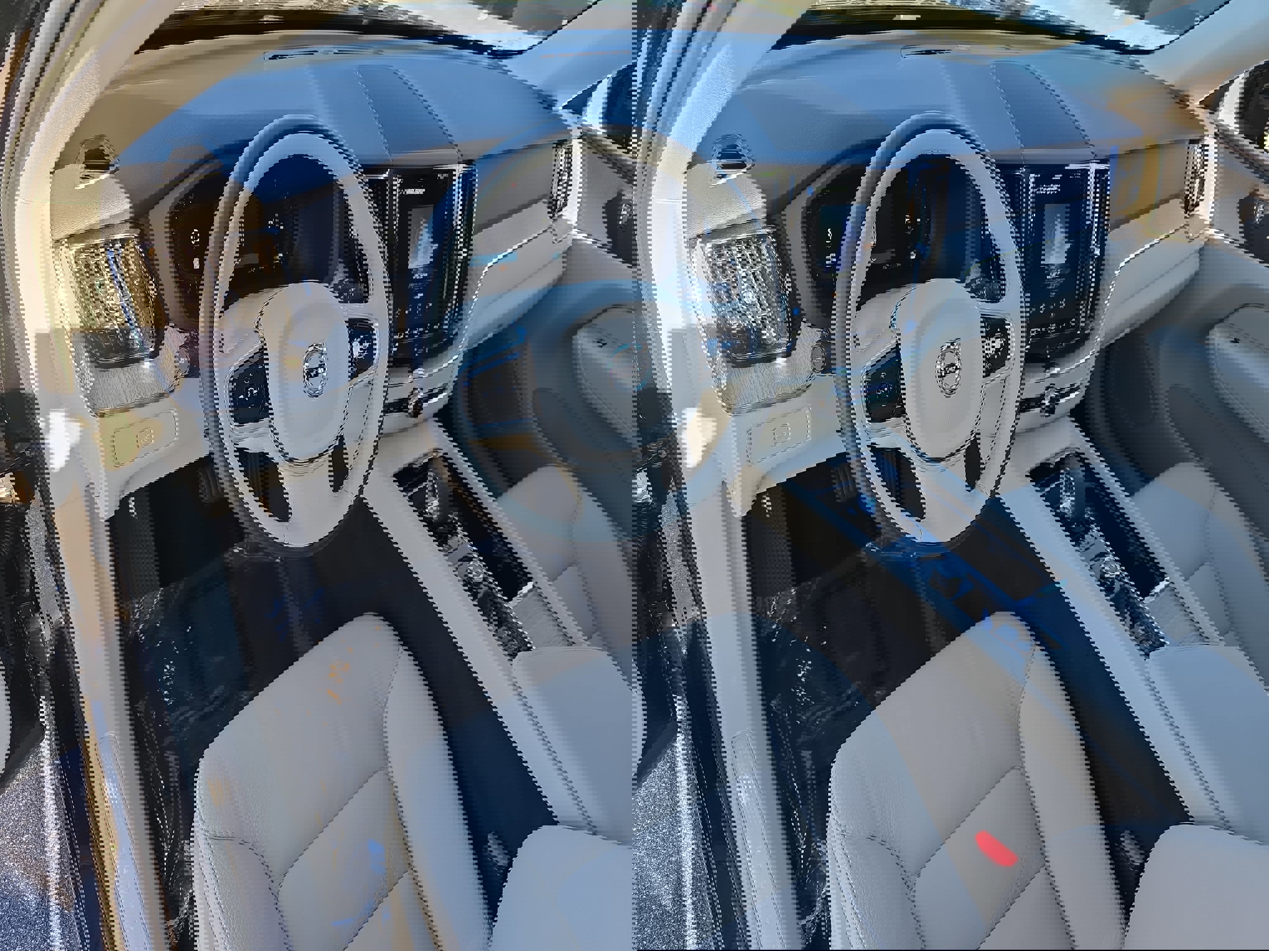 Used 2023 Volvo XC60 B5 Plus w/ Climate Package image 16