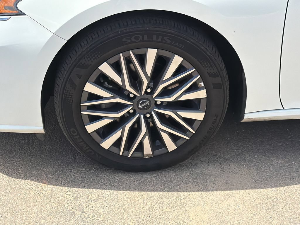 Used 2025 Nissan Altima 2.5 SV FWD image 11