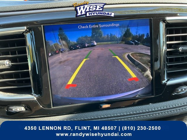 Used 2018 Chrysler Pacifica Limited FWD image 2