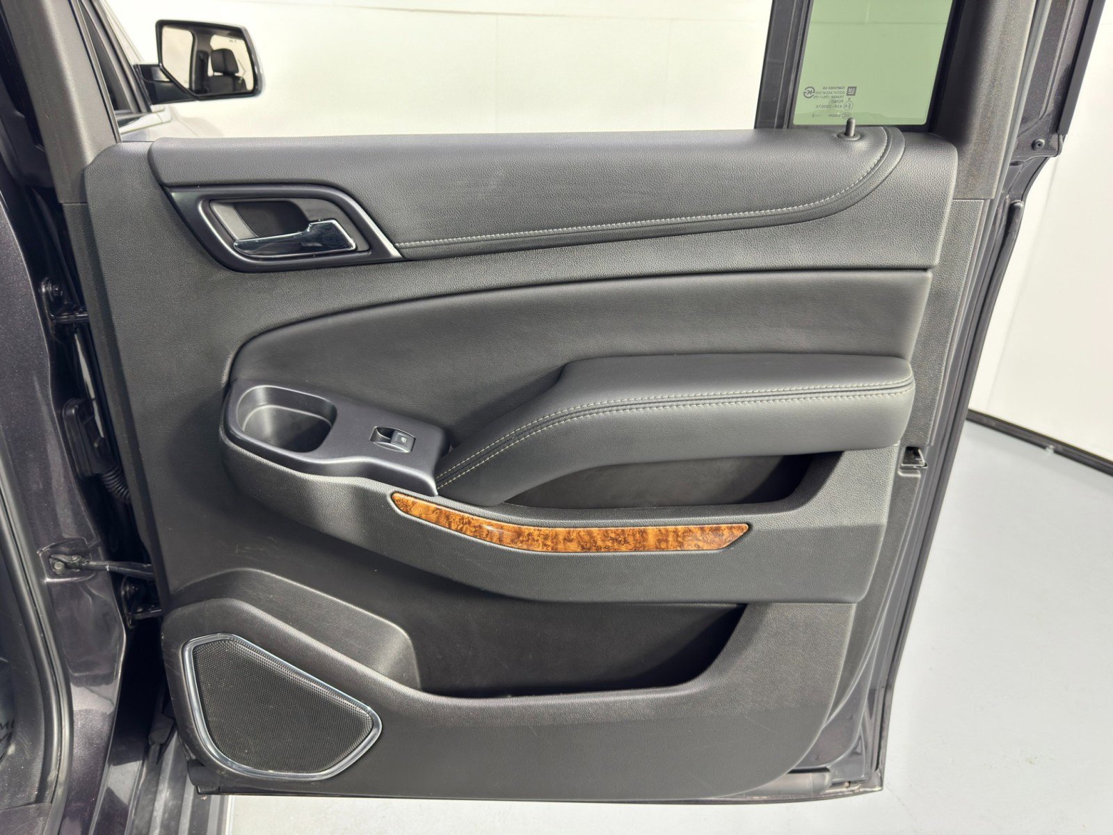 Used 2015 Chevrolet Suburban LTZ RWD image 49