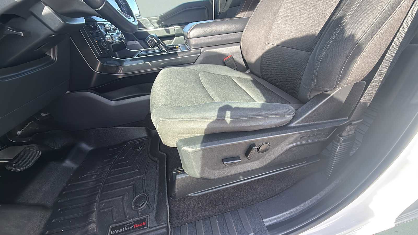 Used 2022 Ford F150 XLT w/ Equipment Group 302A High image 16