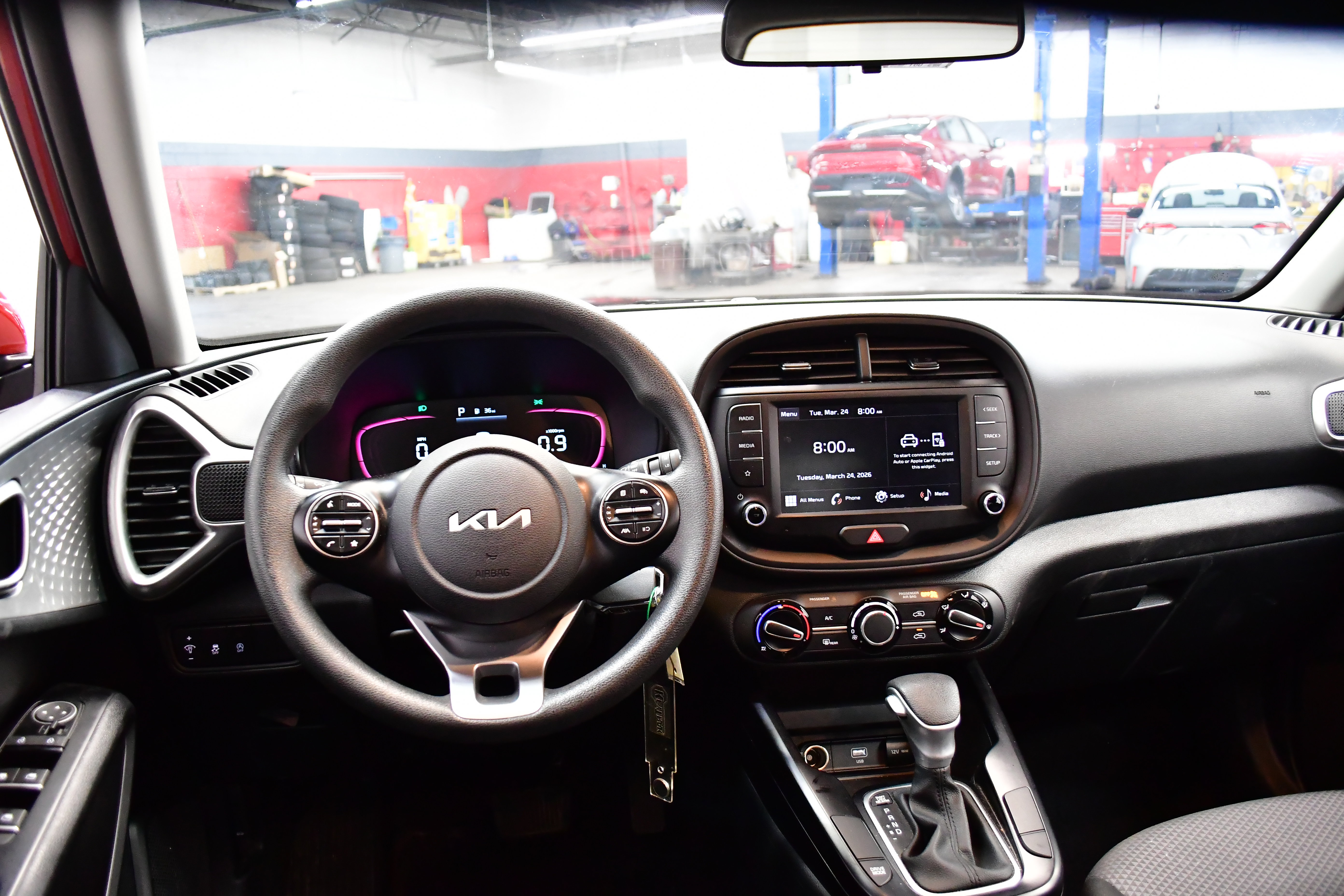 Used 2025 Kia Soul LX w/ LX Technology Package FWD image 8