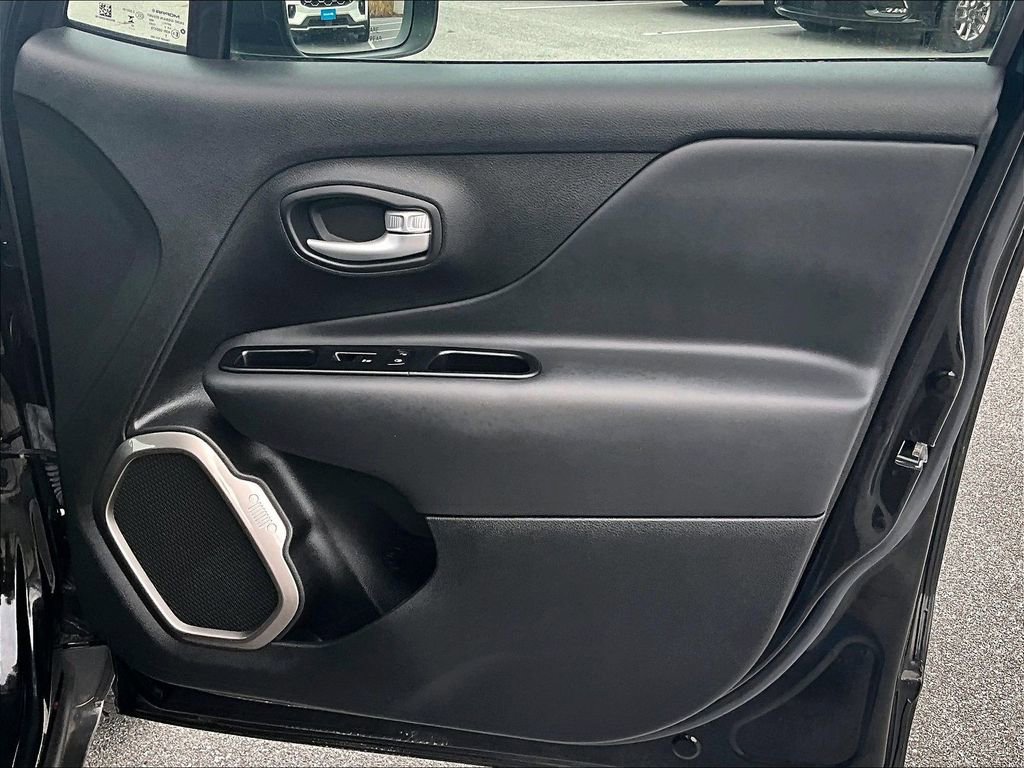 Used 2023 Jeep Renegade Latitude image 12