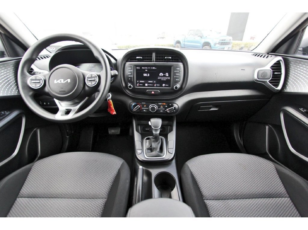 Used 2025 Kia Soul LX w/ LX Technology Package FWD image 10