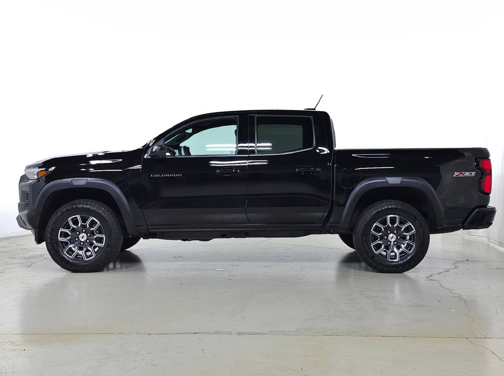 Used 2024 Chevrolet Colorado Z71 w/ Z71 Convenience Package 2 AWD/4WD image 2