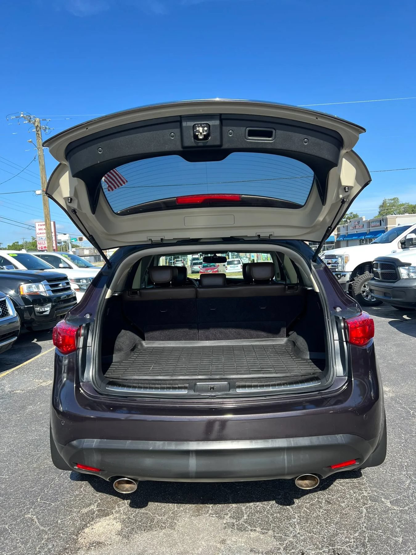 Used 2010 INFINITI FX35 AWD w/ Navigation Pkg image 16