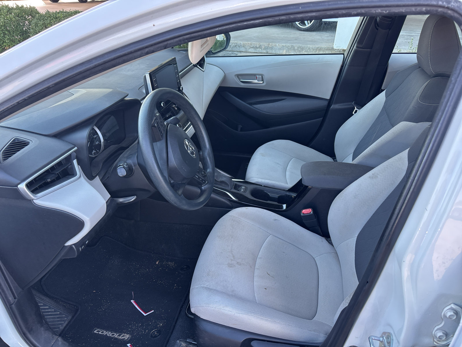 Used 2020 Toyota Corolla LE w/ Carpet Mat Package (TMS) FWD image 3