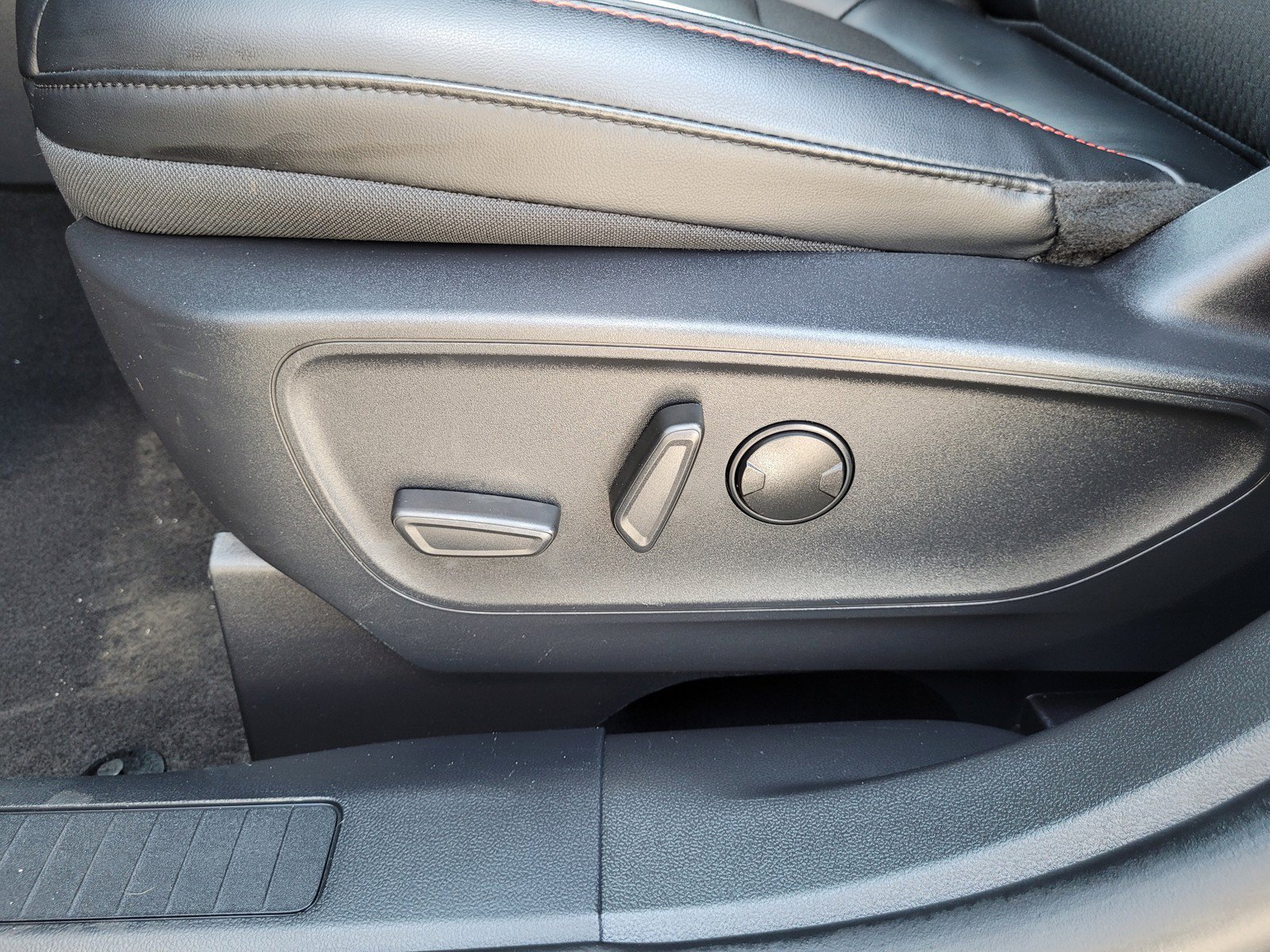 Used 2025 Ford Escape ST-Line AWD/4WD image 12