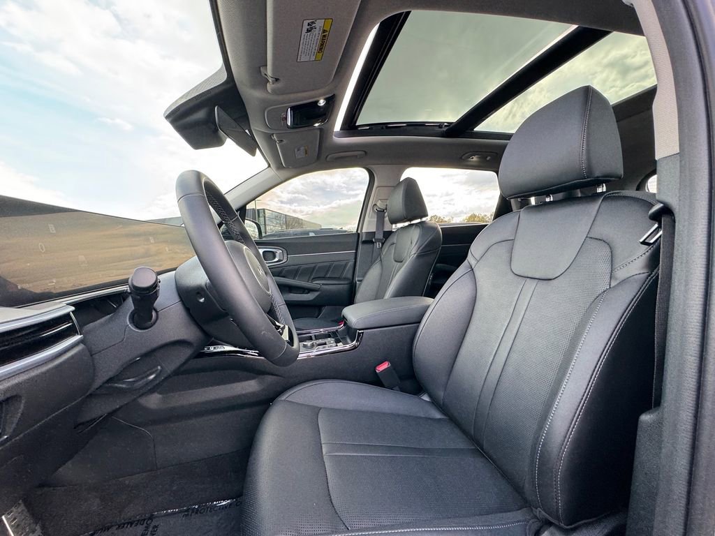 Certified 2025 Kia Sorento SX image 17