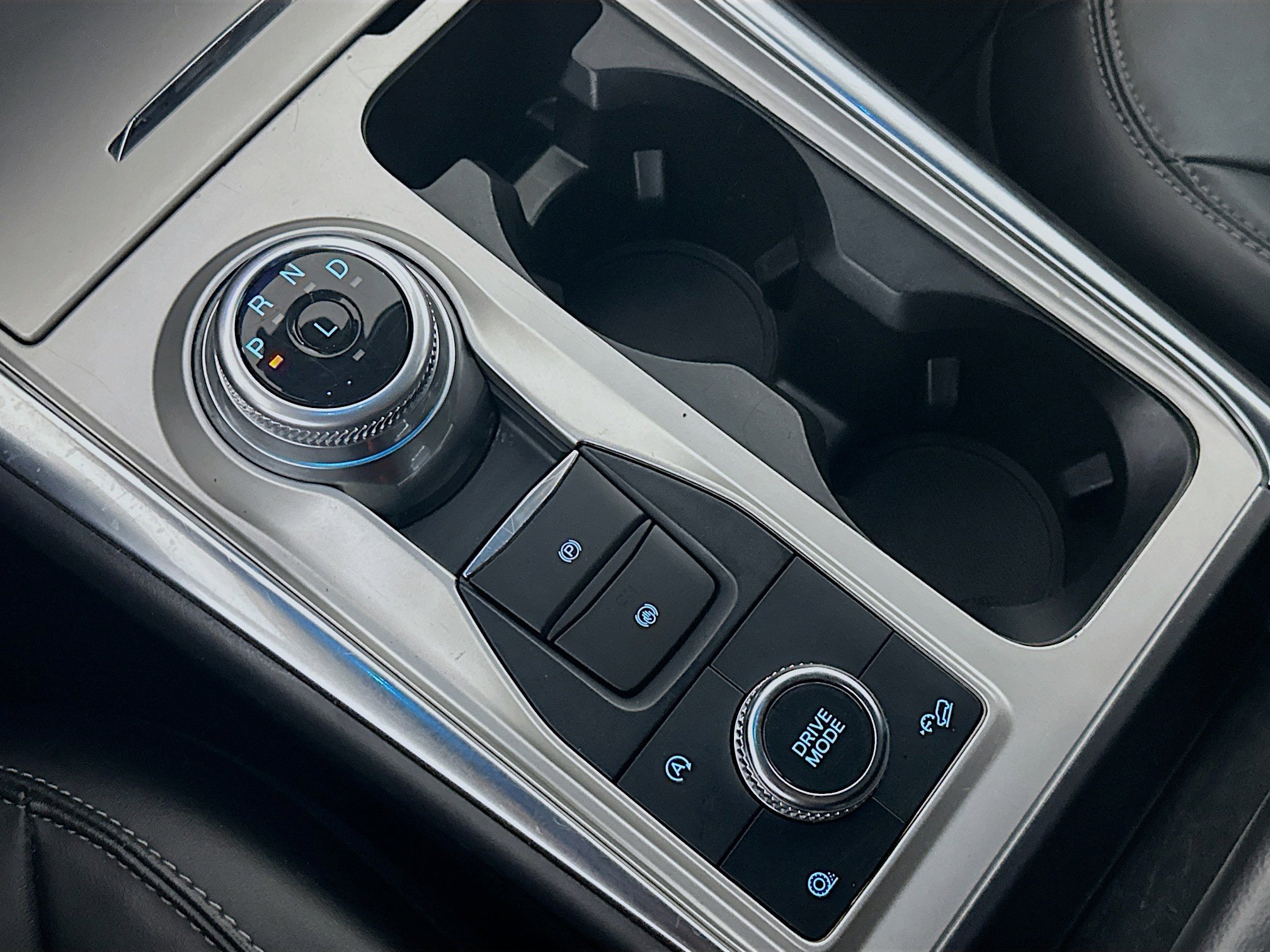 Used 2024 Ford Explorer XLT w/ Equipment Group 202A image 25