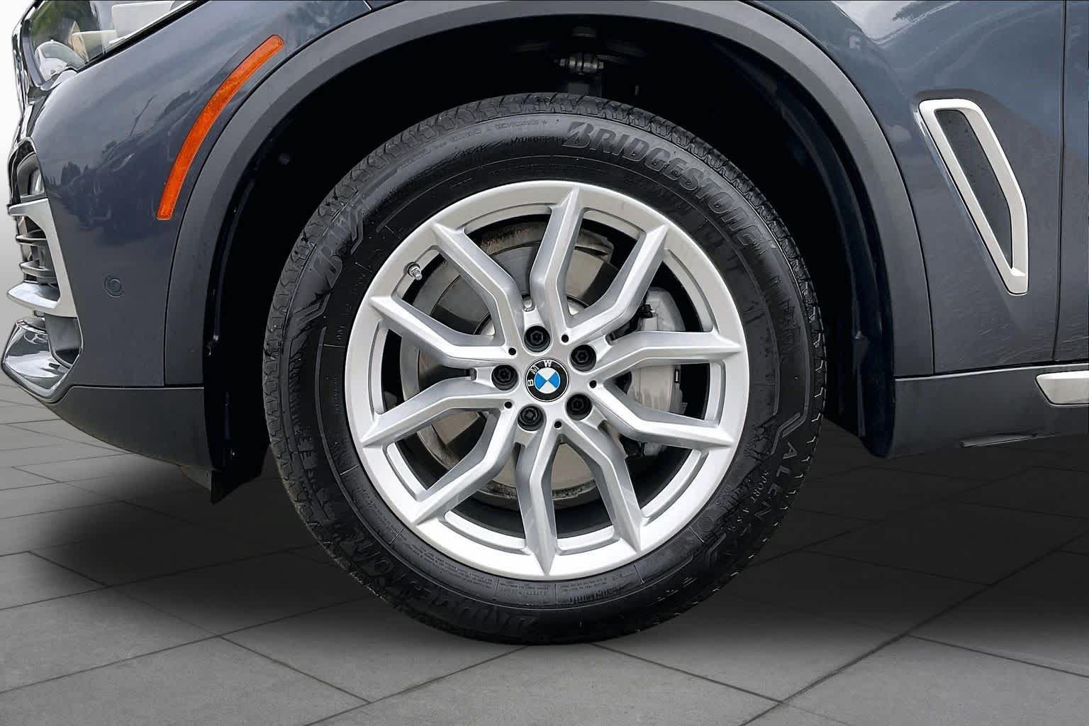Used 2019 BMW X5 xDrive40i w/ Premium Package 2 AWD/4WD image 10