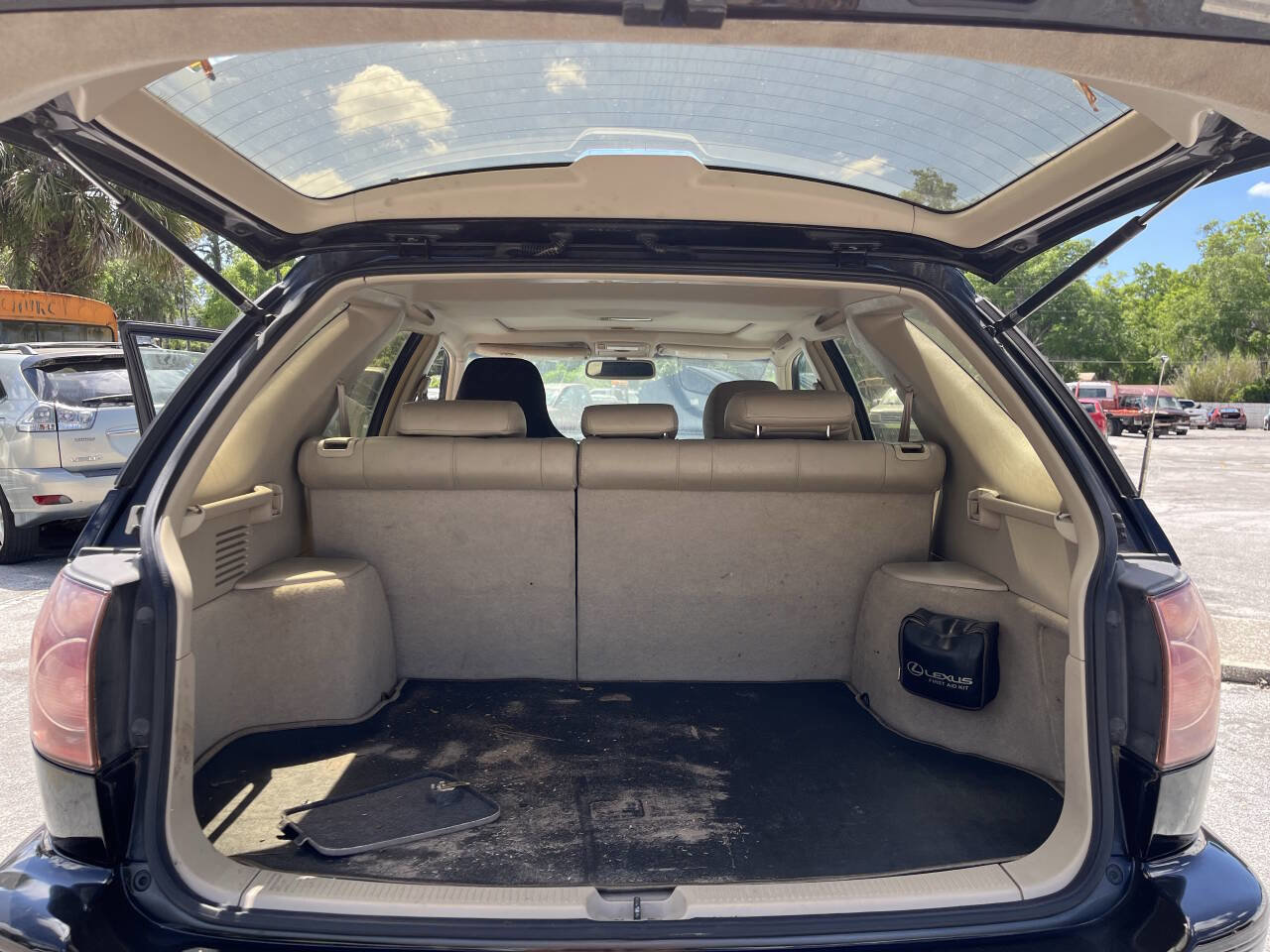 Used 1999 Lexus RX 300 w/ Premium Pkg image 9