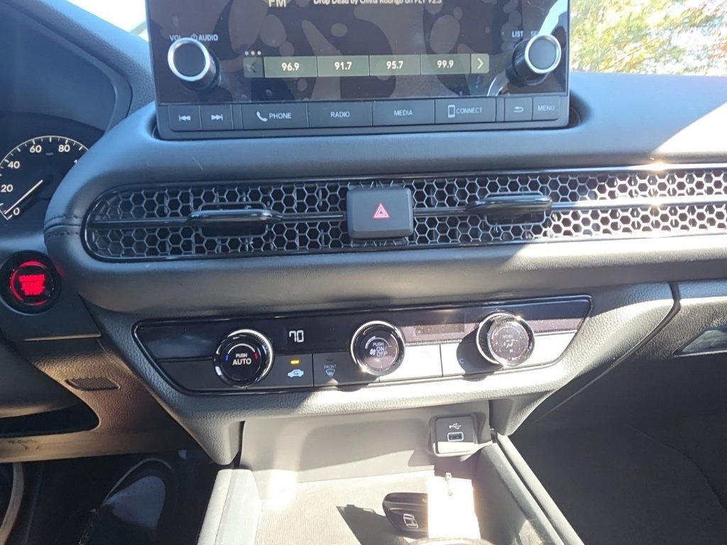 Used 2025 Honda HR-V LX image 19