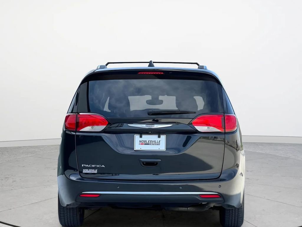 Used 2019 Chrysler Pacifica Touring-L FWD image 5