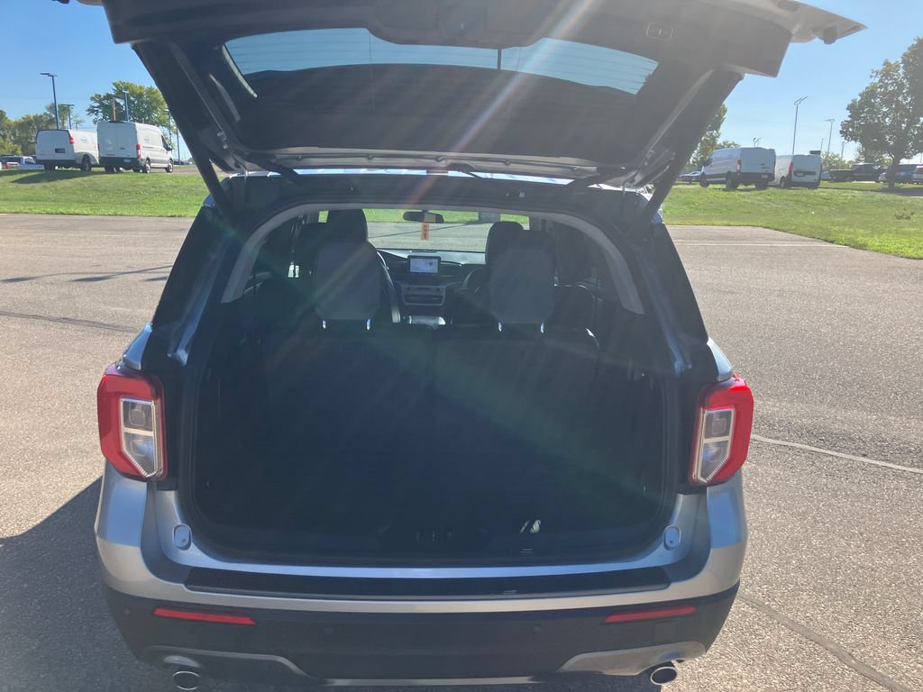 Used 2024 Ford Explorer XLT w/ Equipment Group 202A AWD/4WD image 19