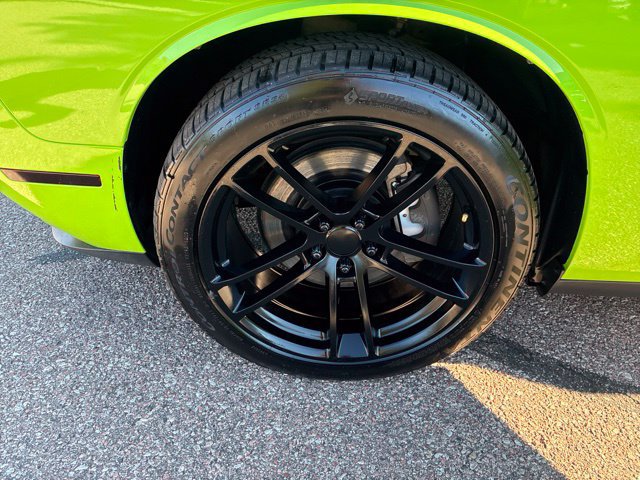 Used 2015 Dodge Challenger R/T w/ Quick Order Package 22B R/T RWD image 10