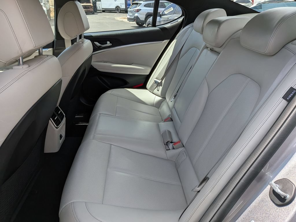 Used 2025 Genesis G70 2.5T RWD image 27