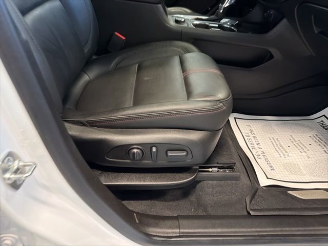 Used 2024 Chevrolet Traverse RS image 27