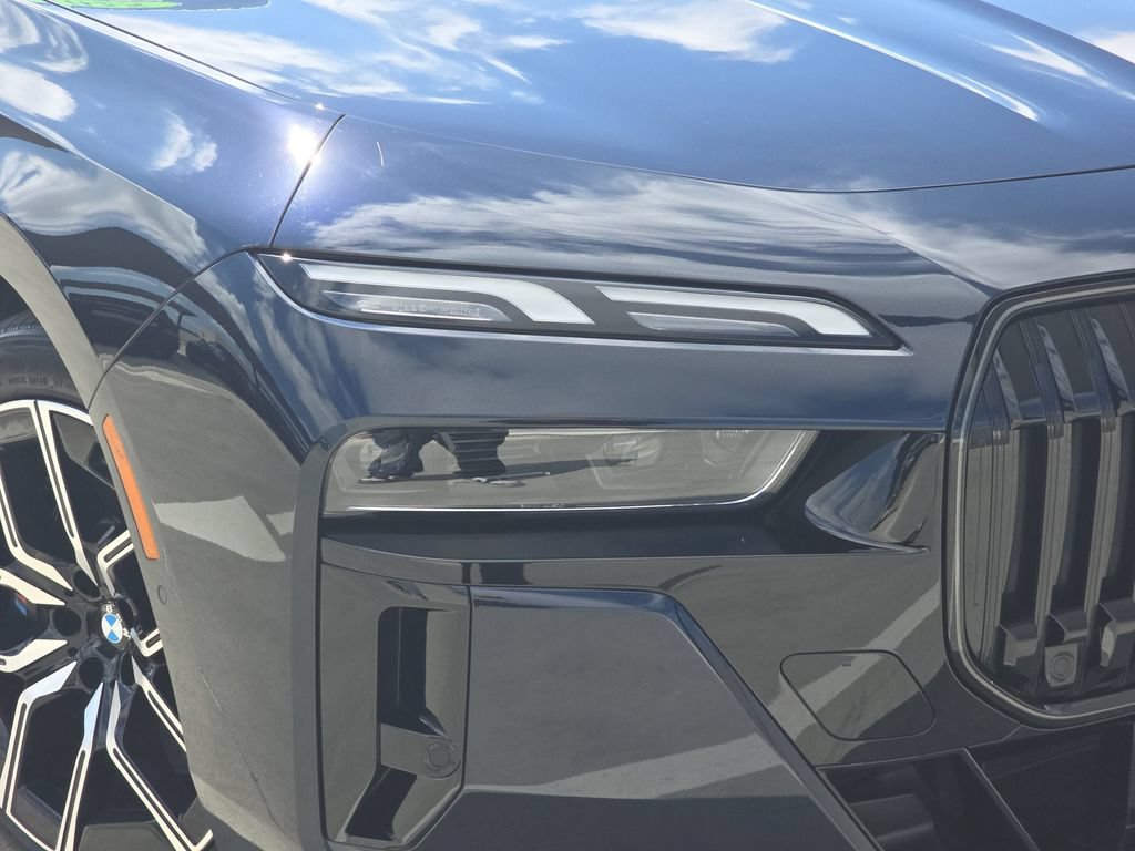 Used 2025 BMW i7 eDrive50 w/ M Sport Package RWD image 36