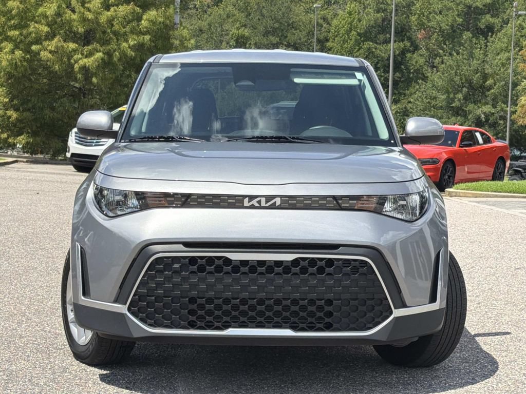 Used 2025 Kia Soul LX w/ LX Technology Package FWD image 2