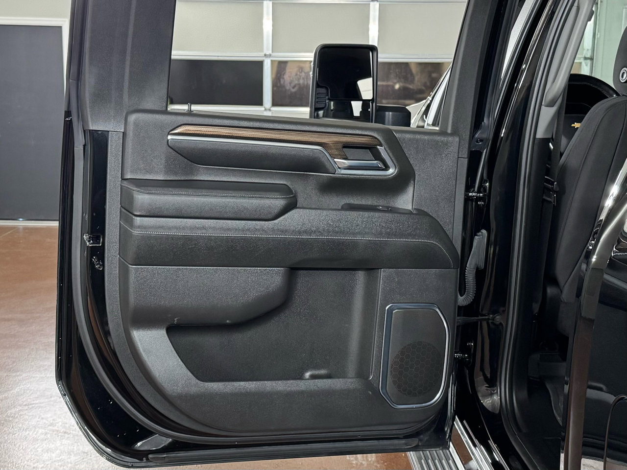 Used 2024 Chevrolet Silverado 2500 LT w/ Convenience Package image 33