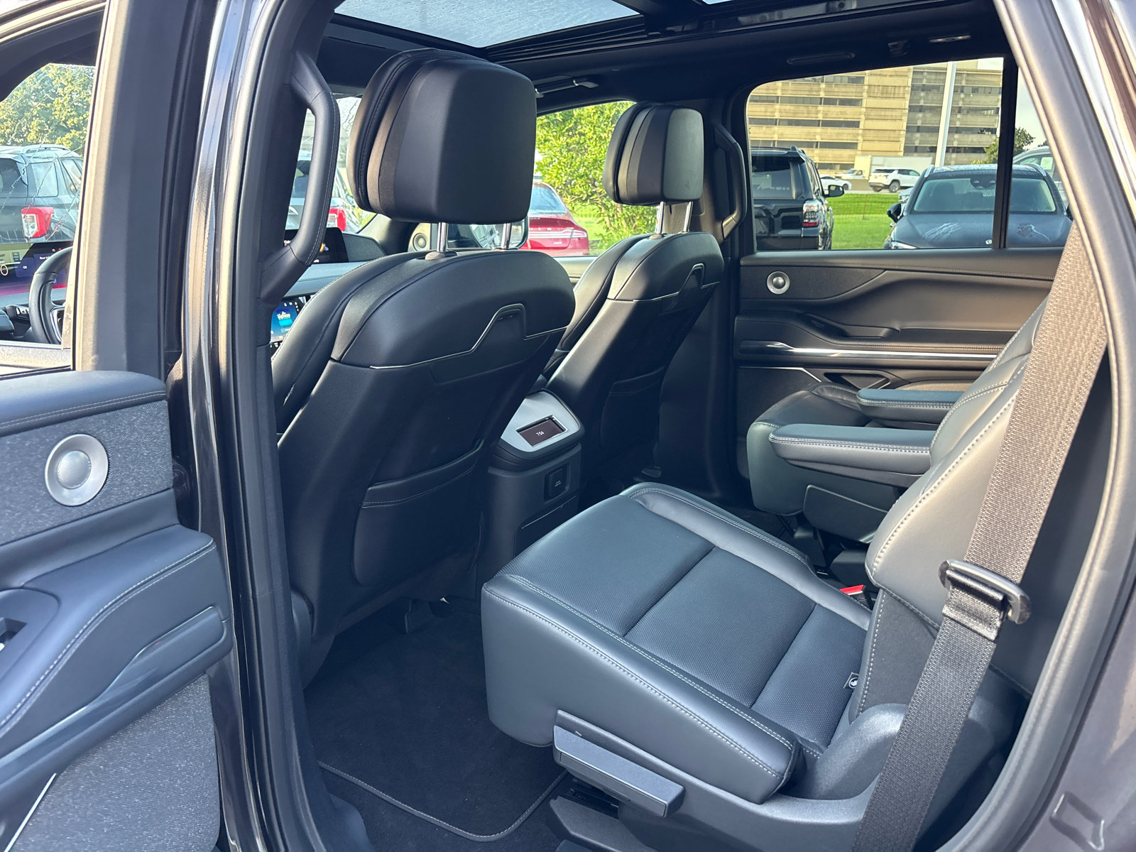 New 2026 Lincoln Navigator Reserve w/ Jet Appearance Package AWD/4WD image 27