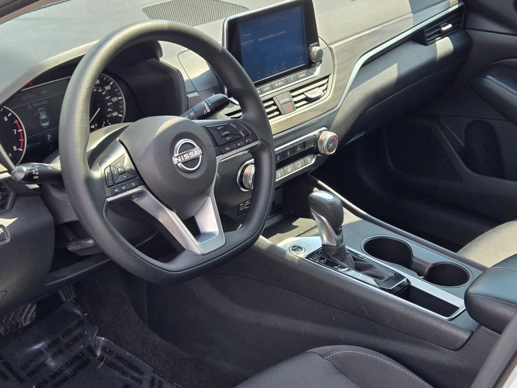 Used 2025 Nissan Altima 2.5 SV FWD image 22