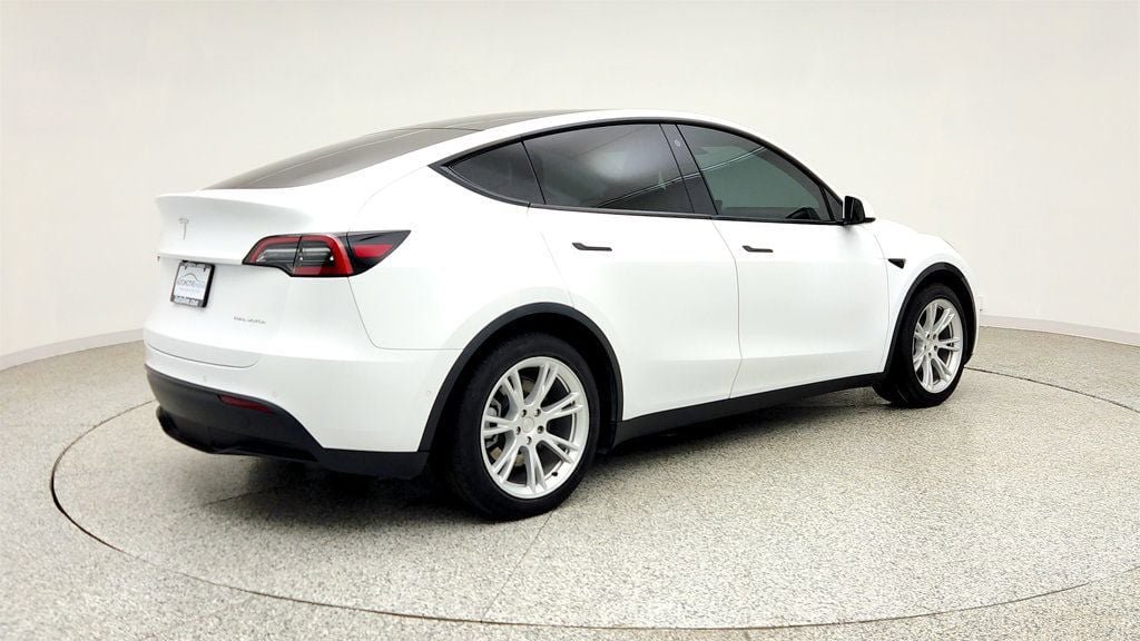 Used 2022 Tesla Model Y Long Range AWD/4WD image 5