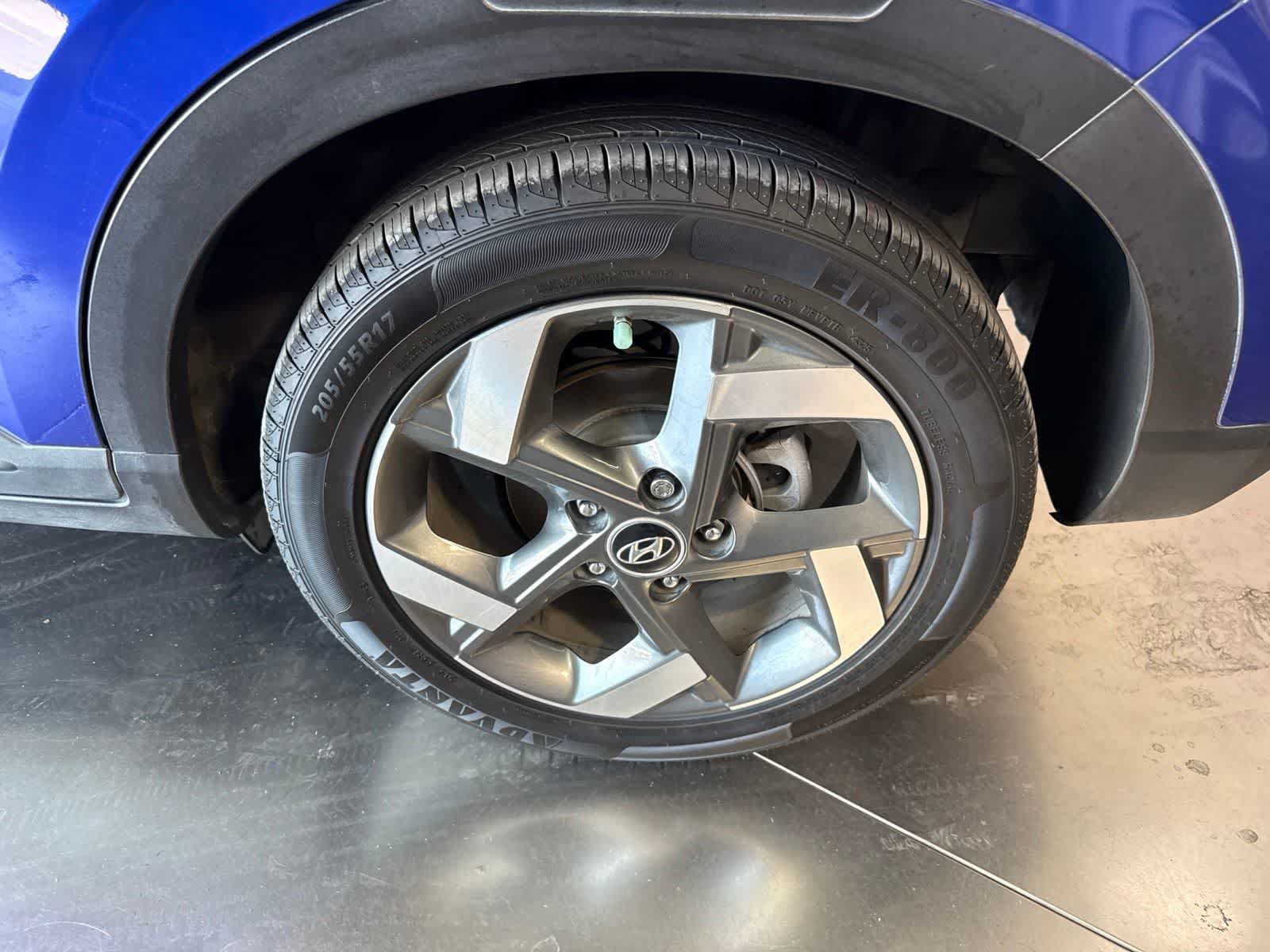 Used 2023 Hyundai Venue Limited FWD image 10