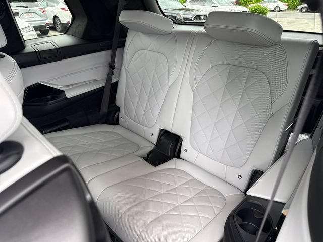 Used 2024 BMW X7 xDrive40i w/ Premium Package AWD/4WD image 12