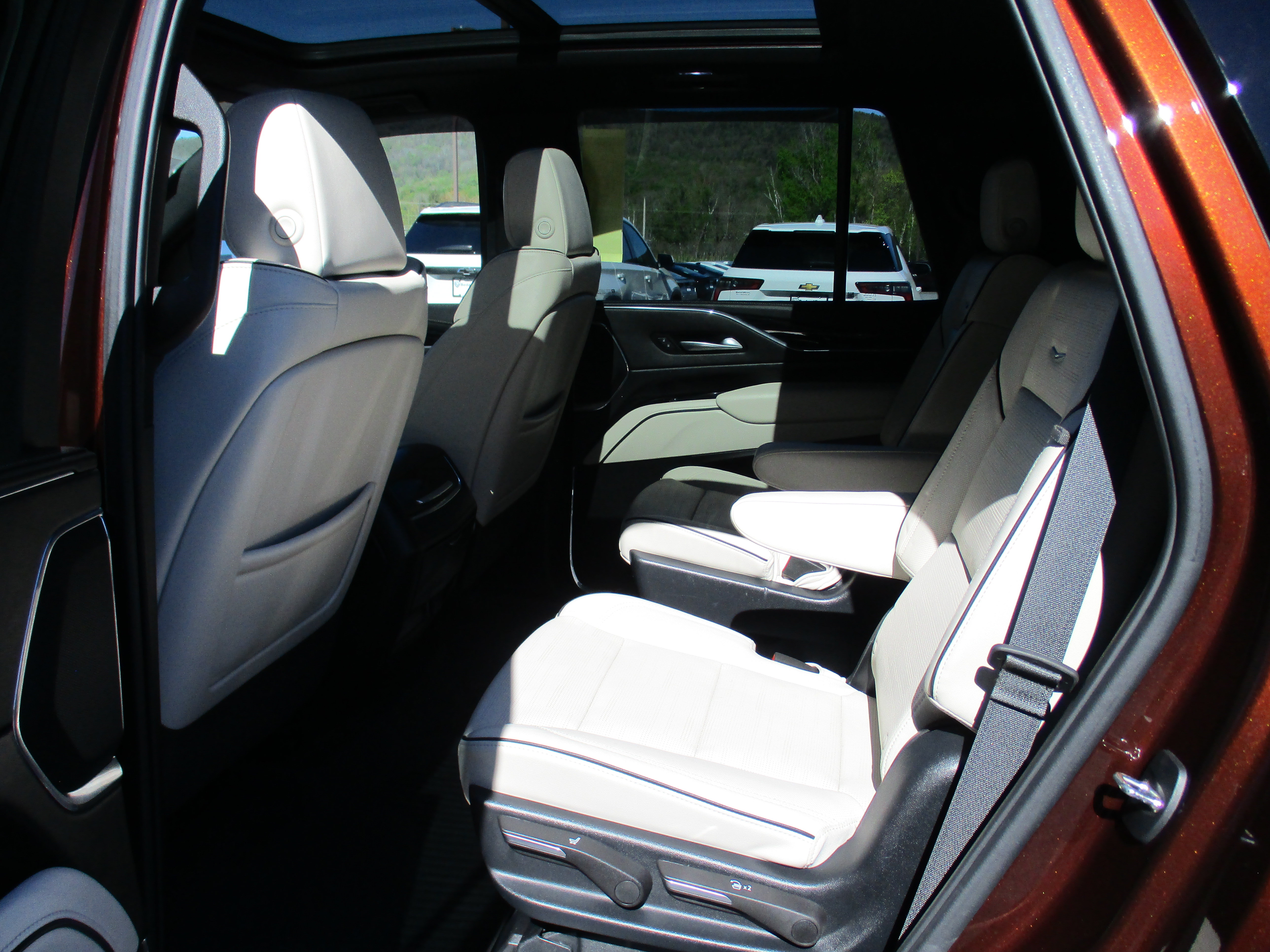 Used 2023 Cadillac Escalade Sport w/ LPO, ONYX Package AWD/4WD image 13